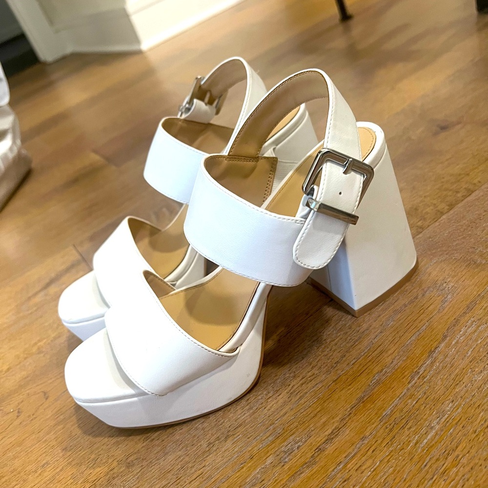 Urban Outfitters size 8 white chunky heels